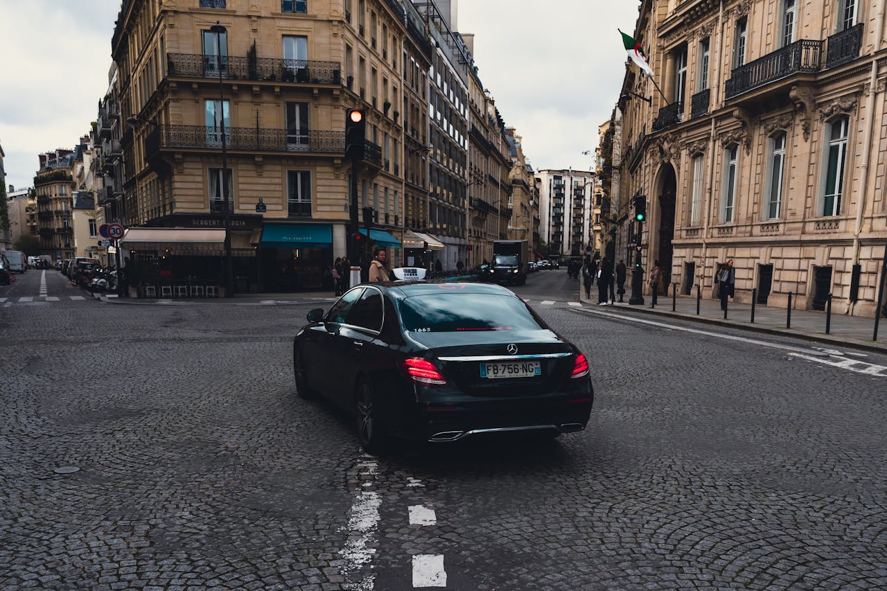 Devenir Taxi à Paris : Les Étapes et Exigences pour Embrasser ce Métier dans la Capitale